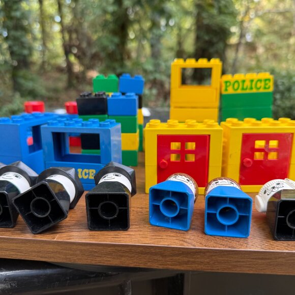 1977 LEGO Duplo Original 43-PC bundle w/ 8 Minifigs - Picture 8 of 8